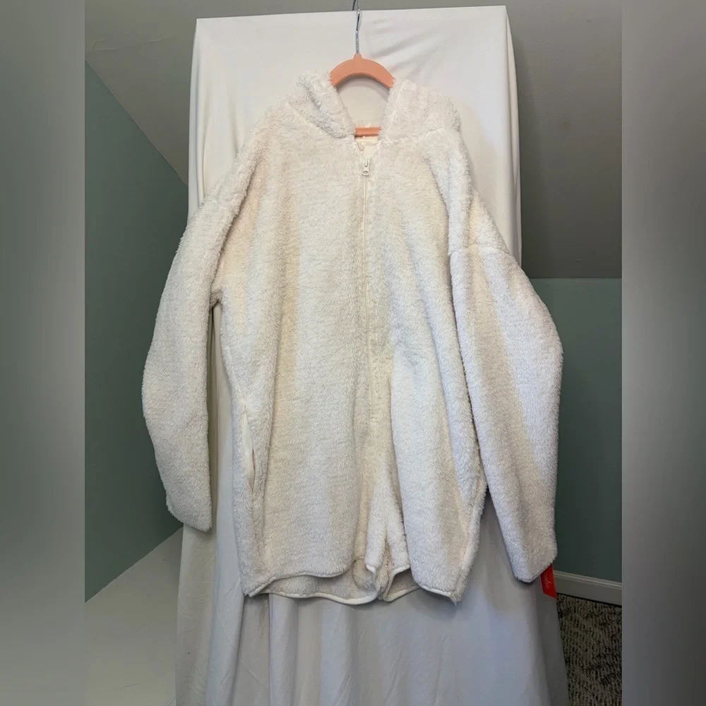 NWT Colsie Adult Fuzzy White Romper Jacket size M